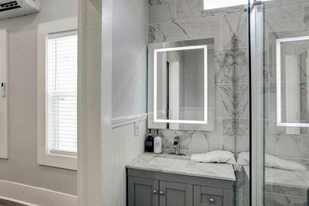 Renovated Beach Bungalow! Galveston Exterior foto